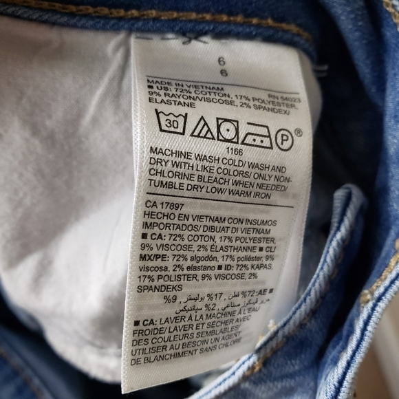 OLD NAVY Light Wash Rockstar Jeans - Picture 11 of 11